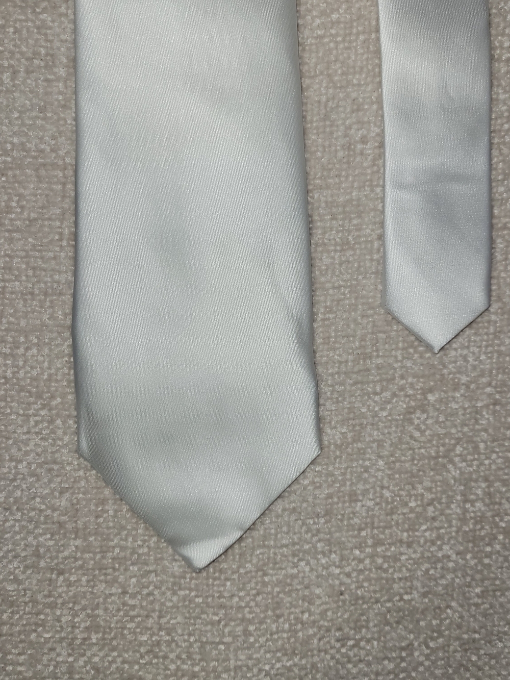 Hisdern Ivory Satin Necktie